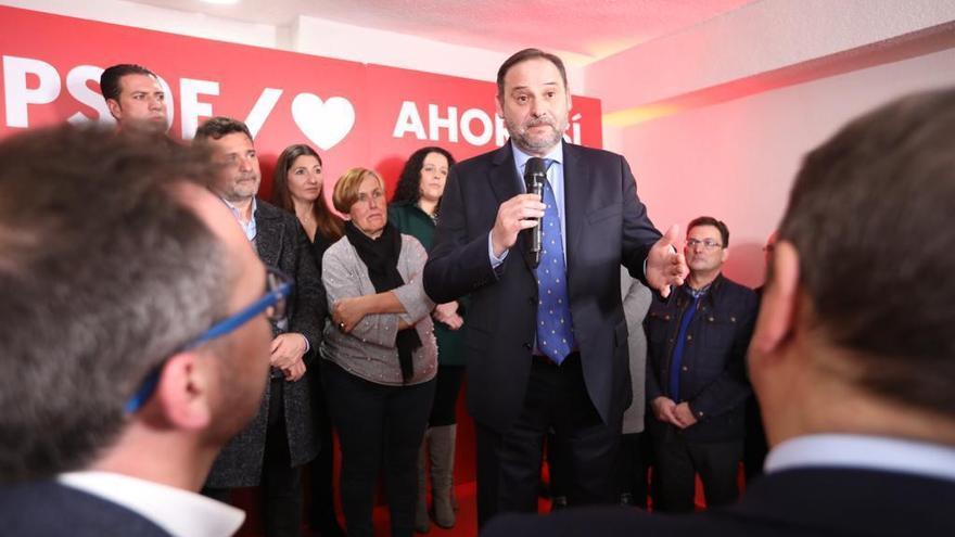 Ábalos llama a los socialistas a apoyar al Gobierno de Sánchez y a &quot;no distraerse&quot; con divisiones internas