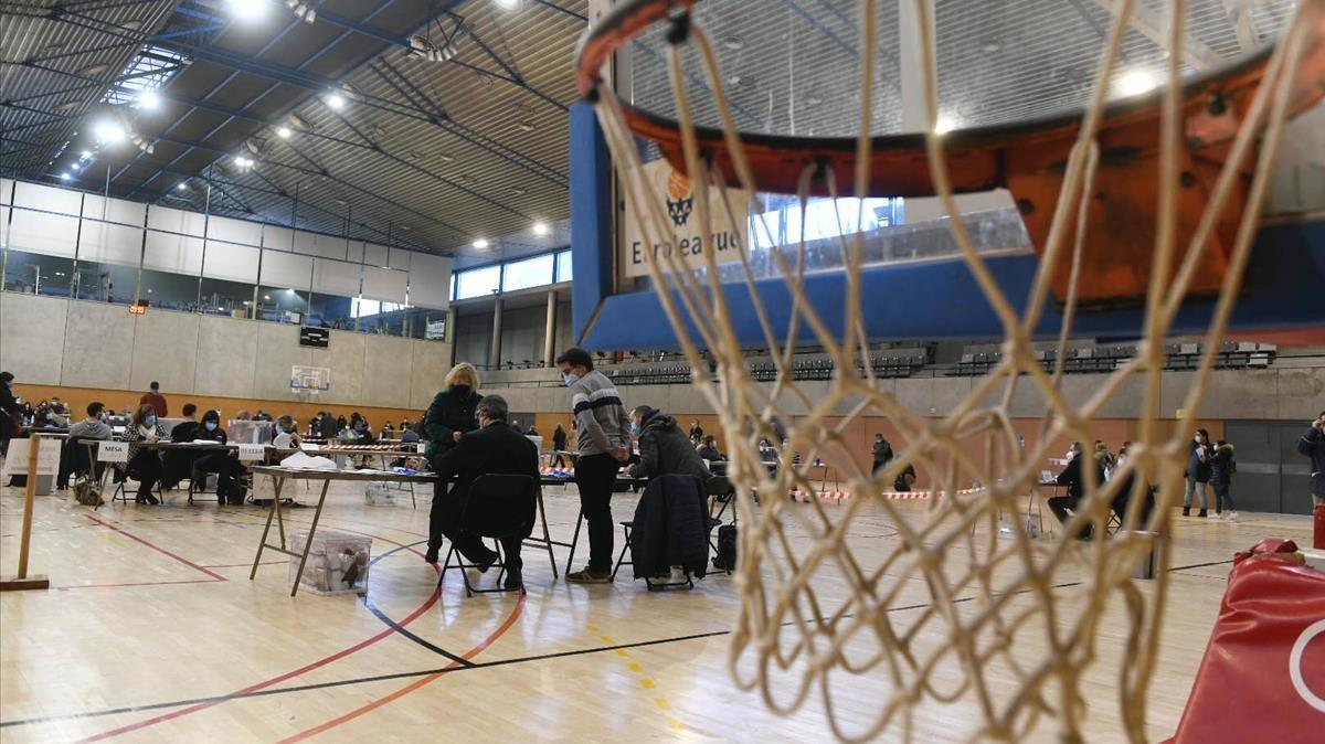 Votaciones en el pabellón de la España Industrial.