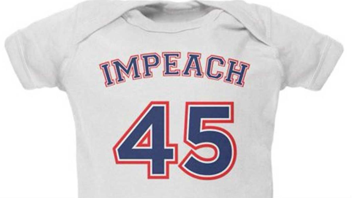 La camiseta 'Impeach 45', presuntamente dedicada a Trump