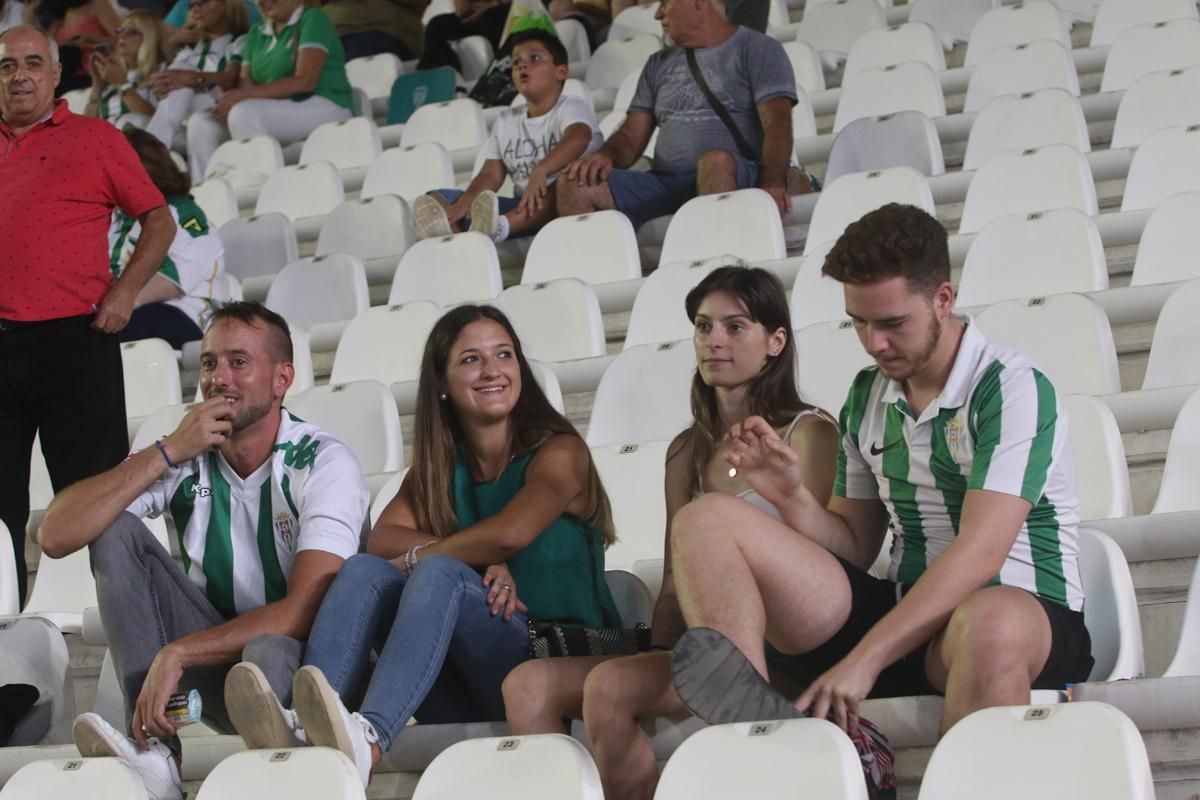 Aficionados en el encuentro de Copa del Rey