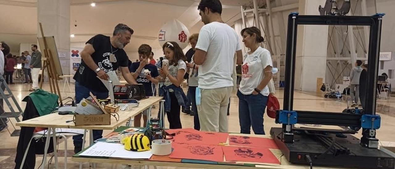 El FabLab muestra sus trabajos en una feria de Galicia