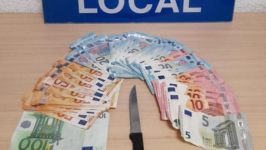 Dos vecinos y un policía retienen a un ladrón en Cieza tras robar 1.700 euros de un comercio