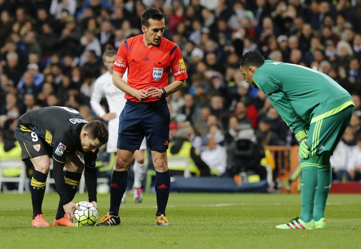 Estrada Fernández, durante un partido entre Sevilla y Real Madrid