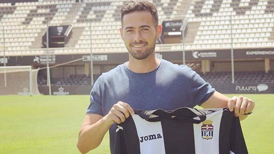 El Villanovense suma calidad para el centro del campo con Gonzalo Poley