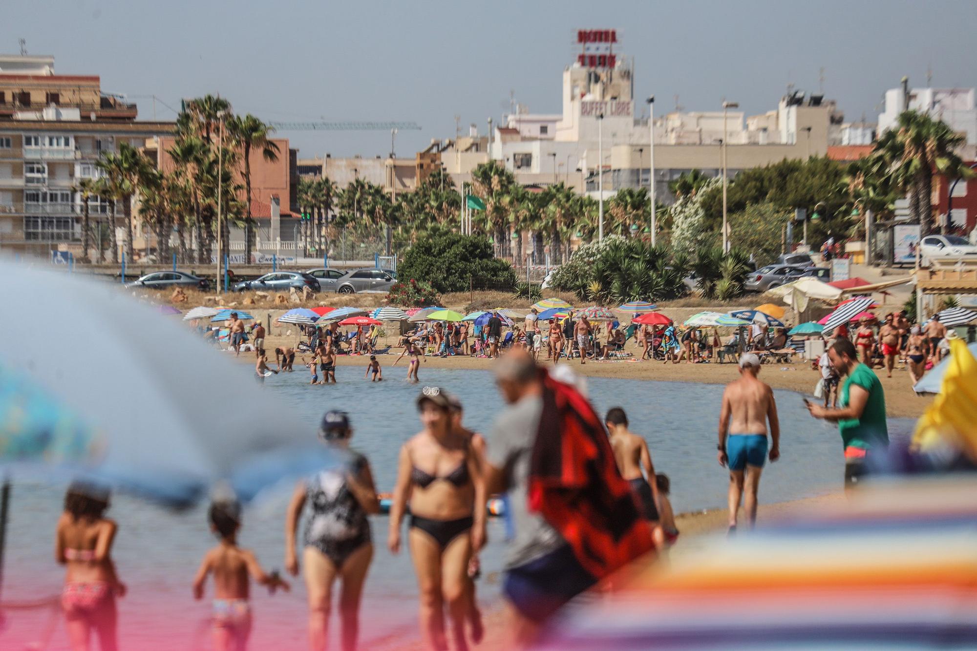 La Generalitat se desentiende de la seguridad en la playa del Acequión de Torrevieja