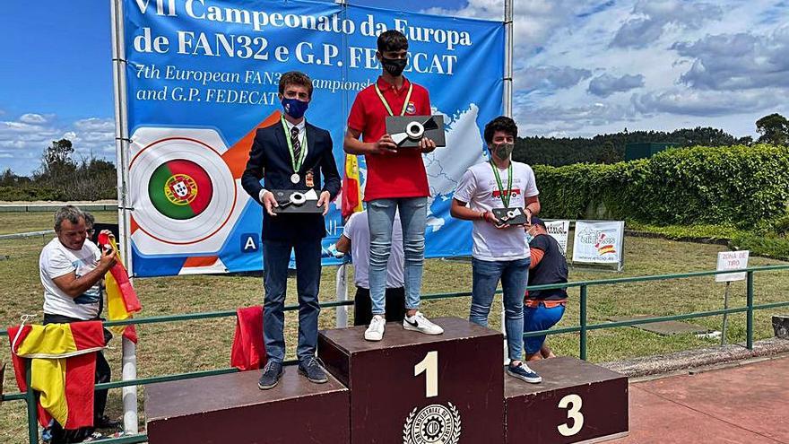 Toni Mairata se impone en el Europeo junior de Fan 32.