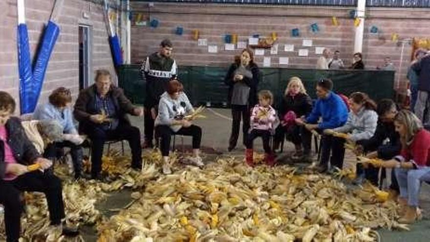 Los vecinos, durante la esfoyaza.