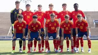 Izan Merino, titular y capitán con la sub-19