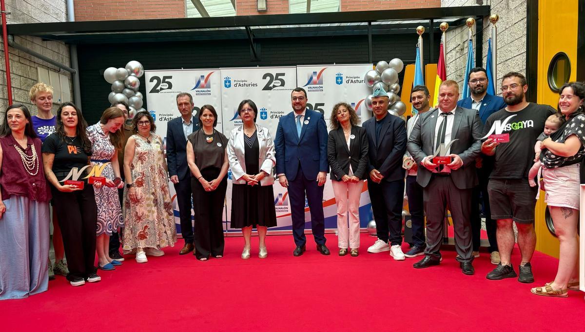 Autoridades, responsables de Valnalón y participantes en el semillero de proyectos