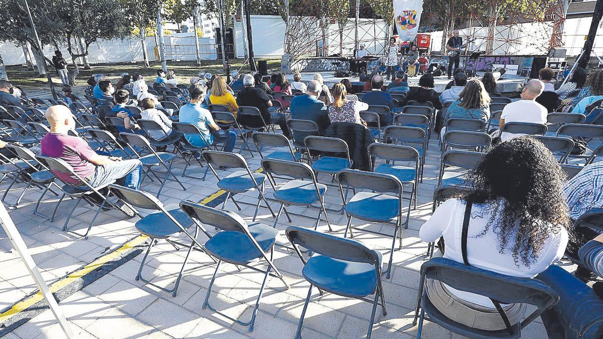 Fiestas del Pilar: El ayuntamiento pone coto a las sillas vacías en los  actos