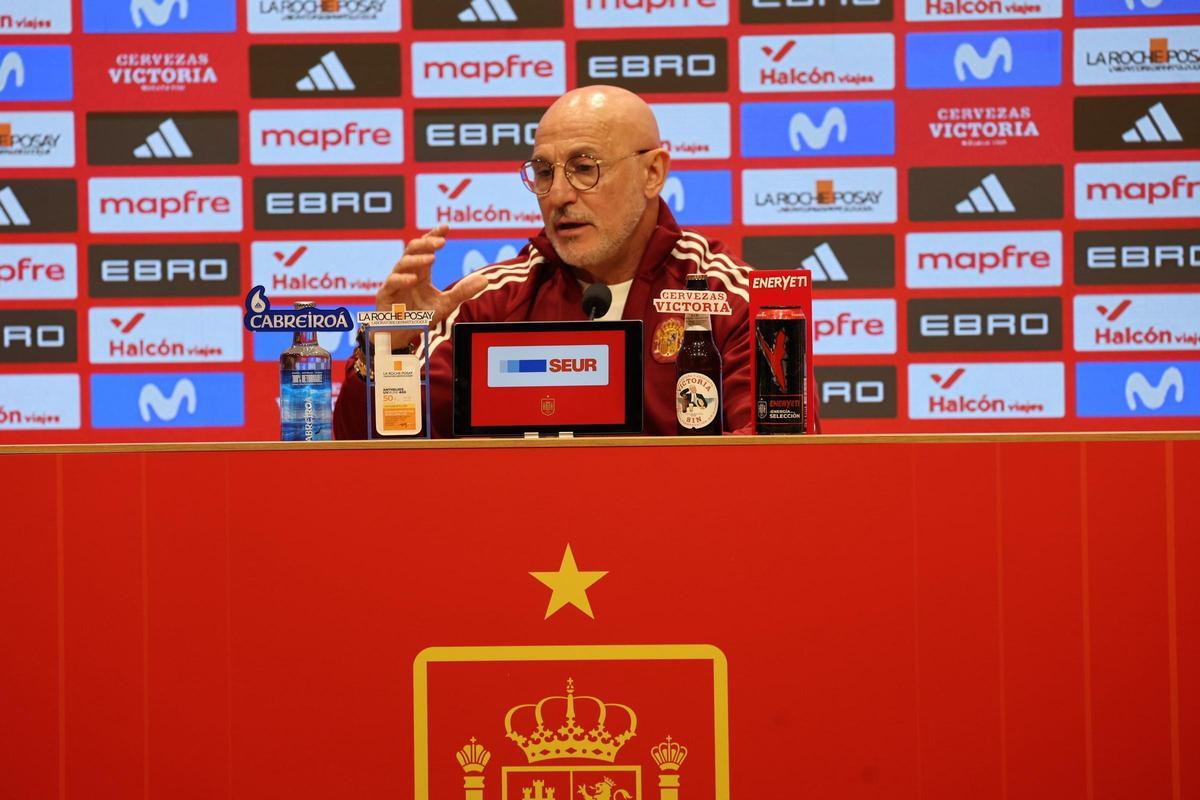 El seleccionador español, Luis de la Fuente, en su comparecencia en el Estadio de la Cerámica.