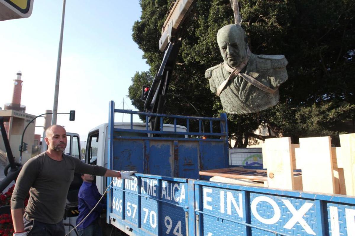 Retiran el busto del Almirante Bastarreche