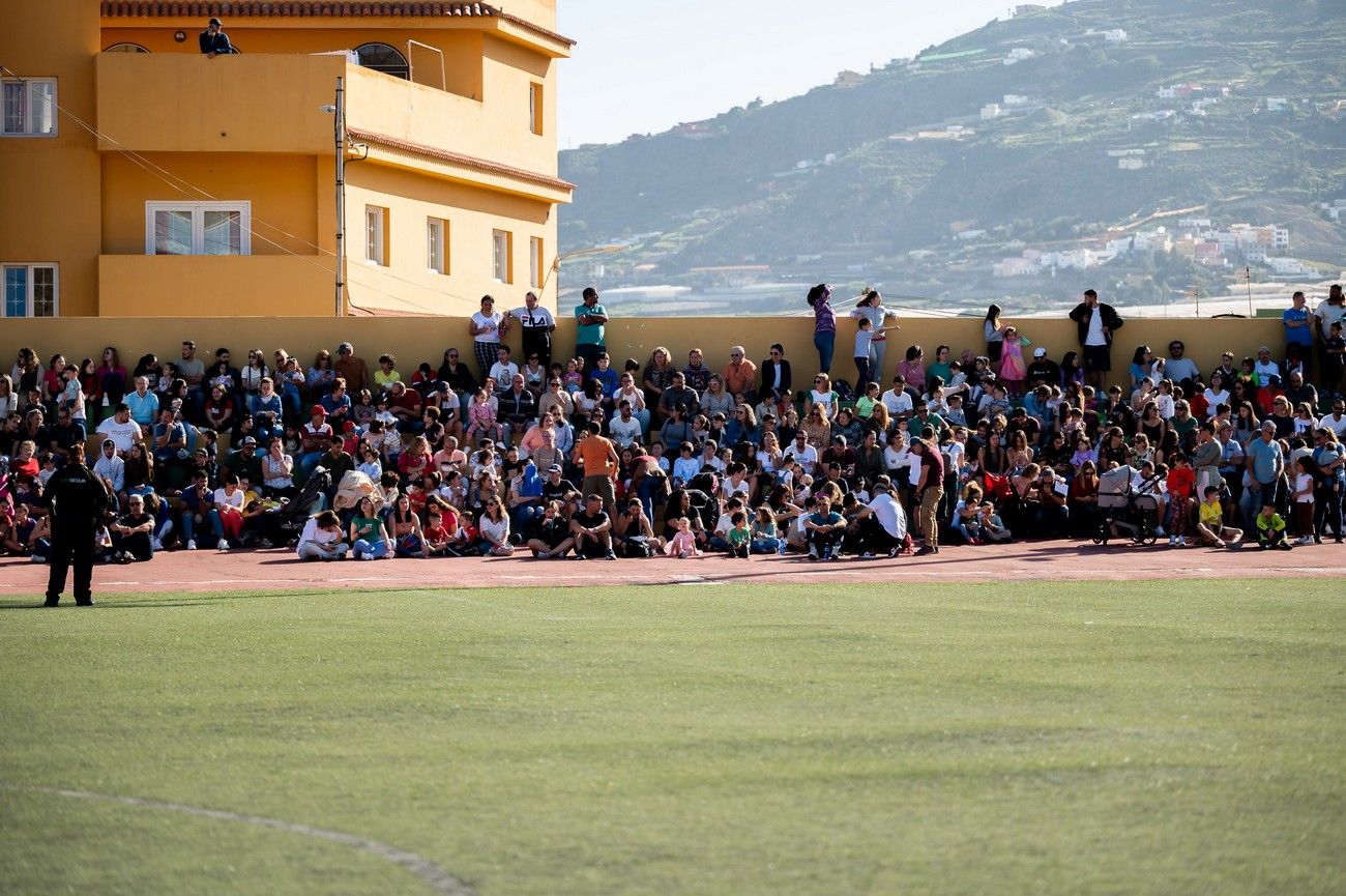 Miles de personas llenan de ilusión el Estadio de Barrial en la llegada de los Reyes Magos