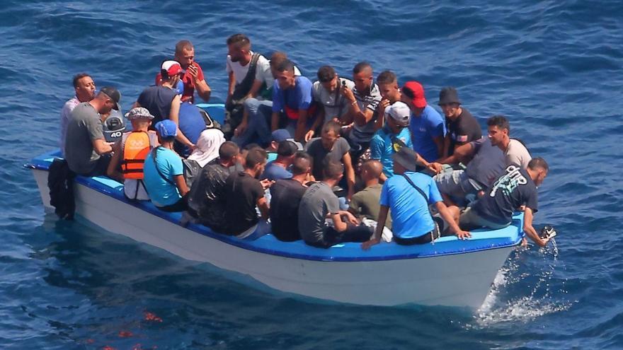 Los migrantes llegados a Ibiza seguirán ruta tras quedar libres