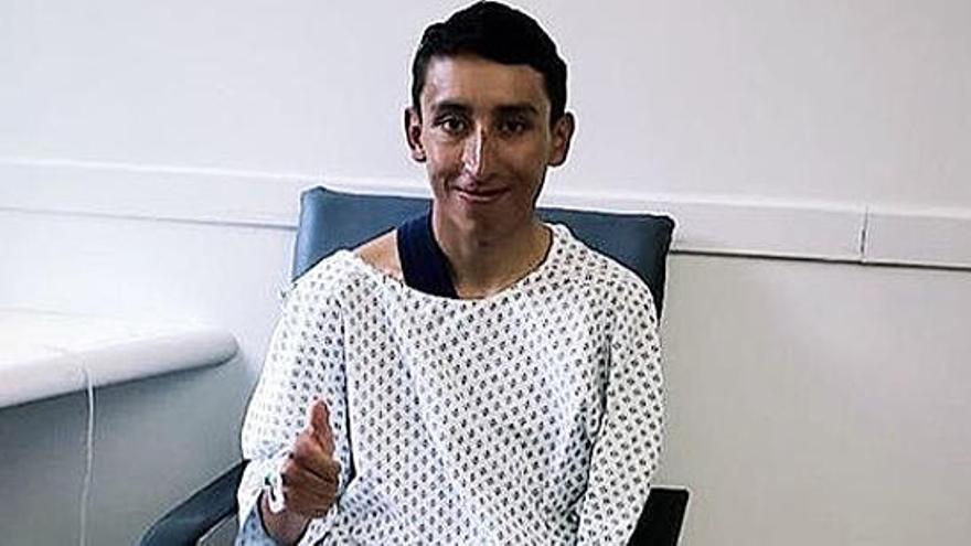 Egan Bernal, en el hospital tras romperse la clavícula.