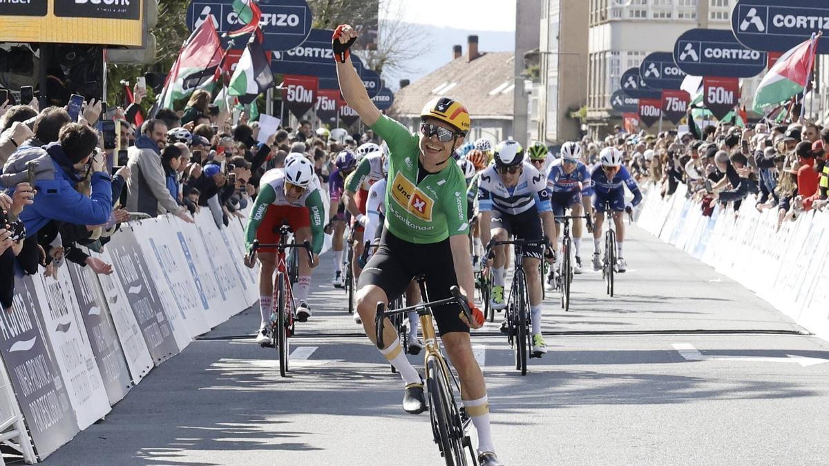 Llegada de la etapa de la Vuelta Ciclista O Gran Camiño con final en Santiago disputada el pasado año.
