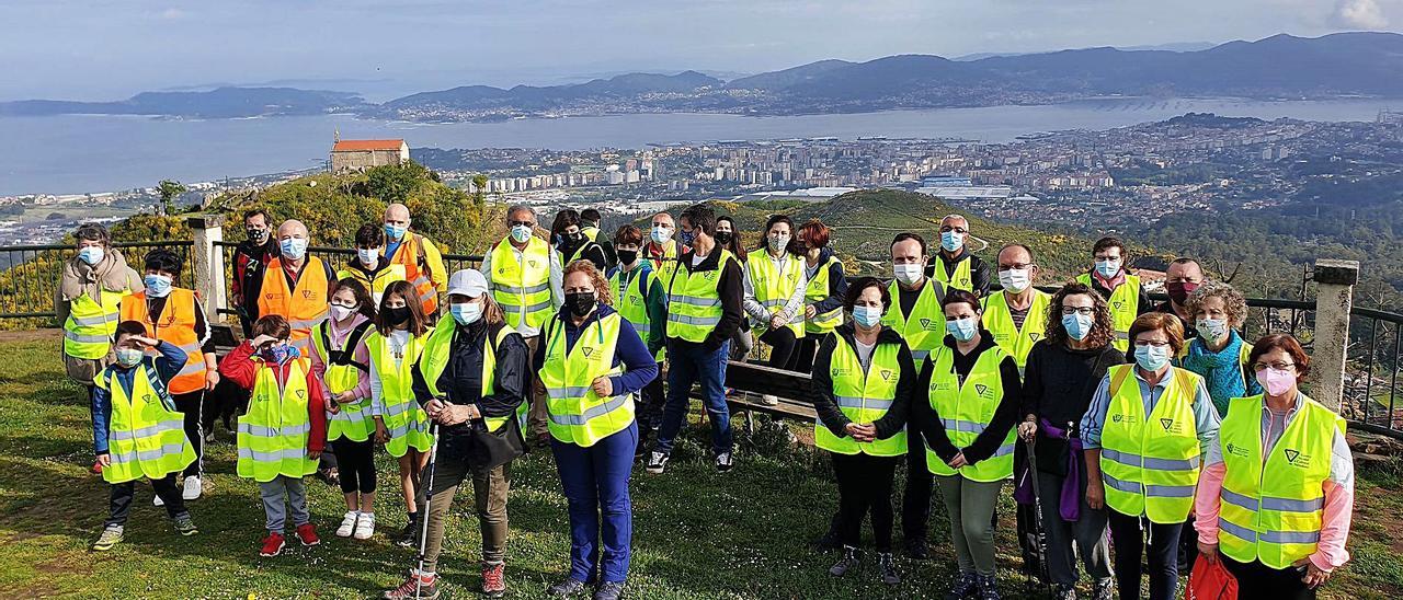 La A.A.V.V. de Valadares organizó una &#039;andaina&#039; por el monte