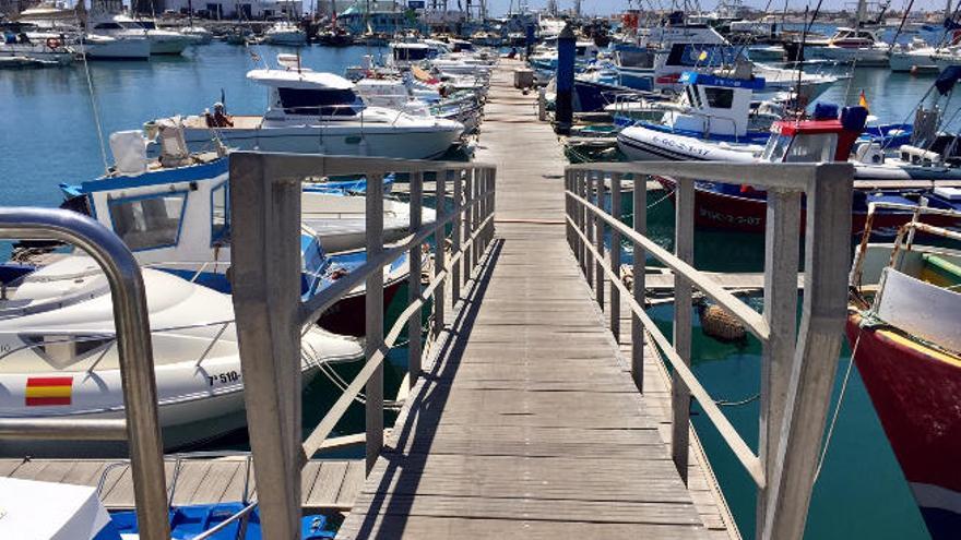 El muelel deportivo de Corralejo.