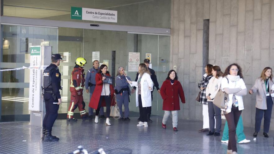El centro de salud Castilla del Pino regresa hoy a la normalidad, tras el desalojo ocurrido ayer por el incendio de una furgoneta en el sótano.