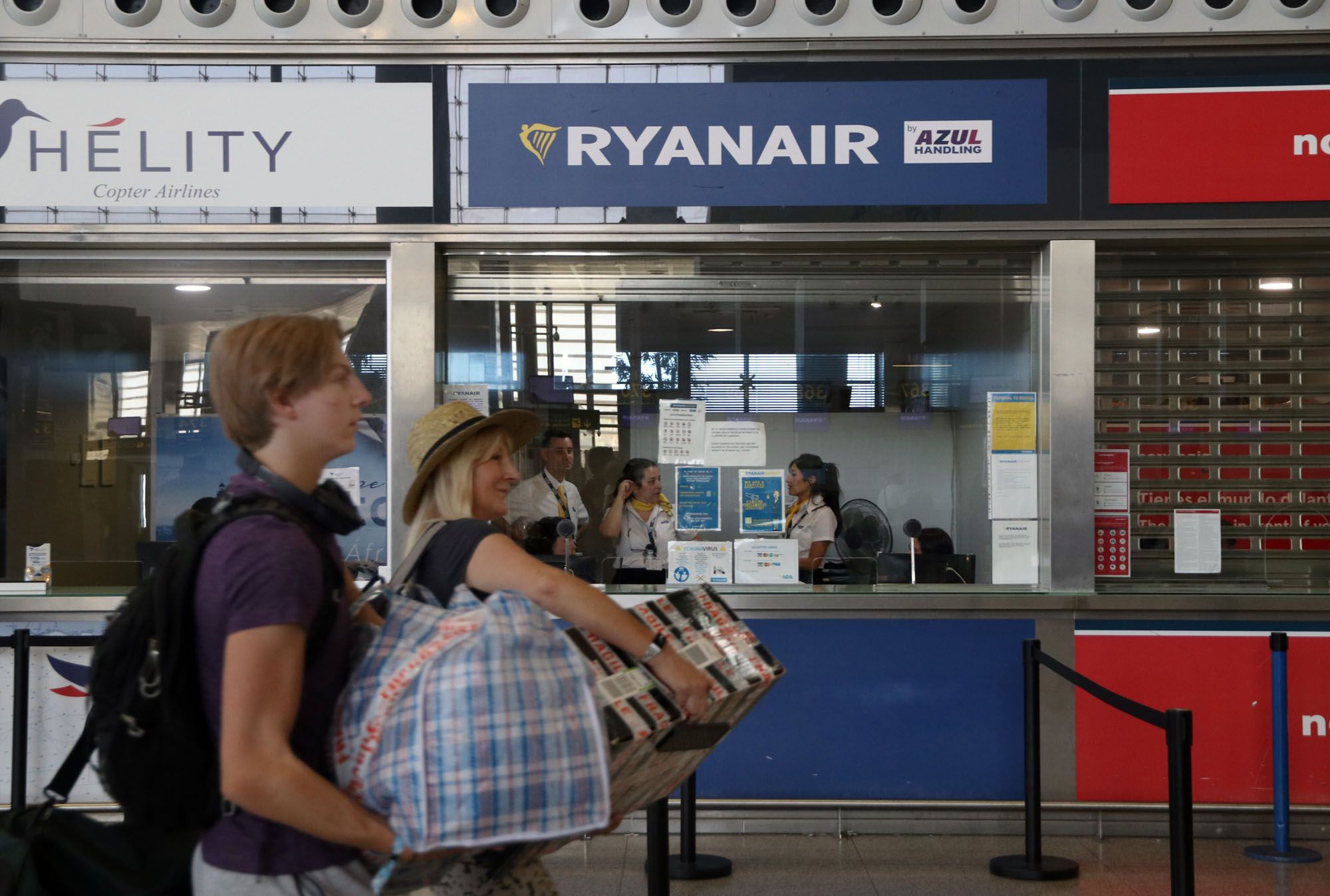 Comienzo de las vacaciones de verano en el aeropuerto de Málaga.