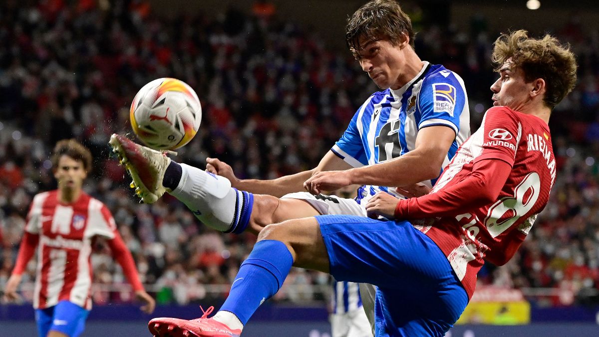 Robin Le Normand frente a Antoine Griezmann