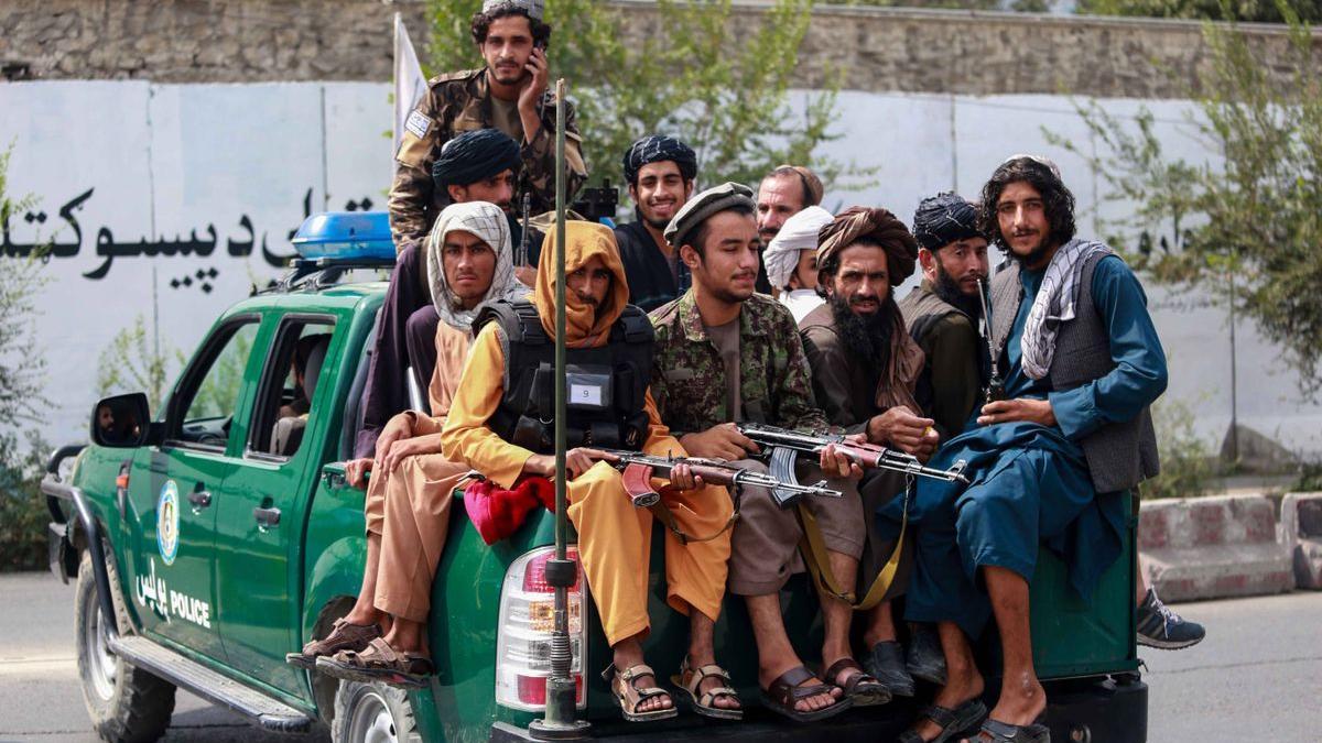 Un grup de talibans