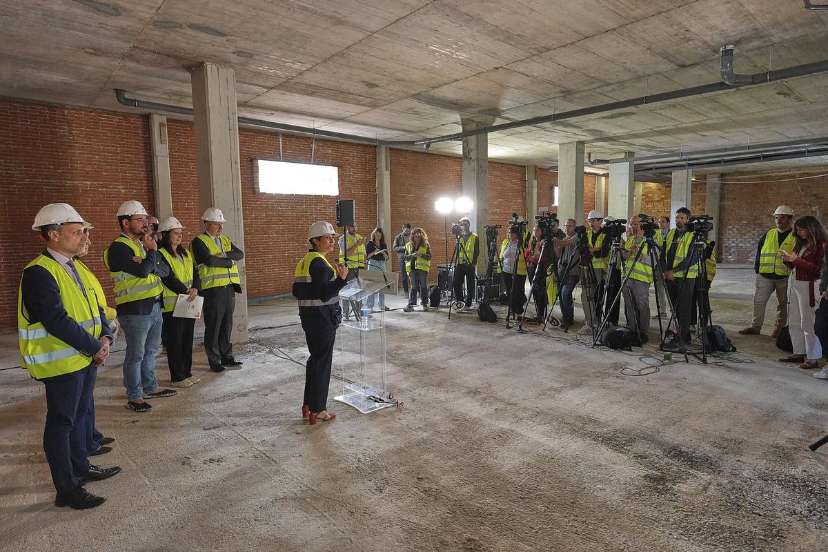 Les imatges de la visita de la ministra d'Habitatge a les obres de pisos protegits a Domeny