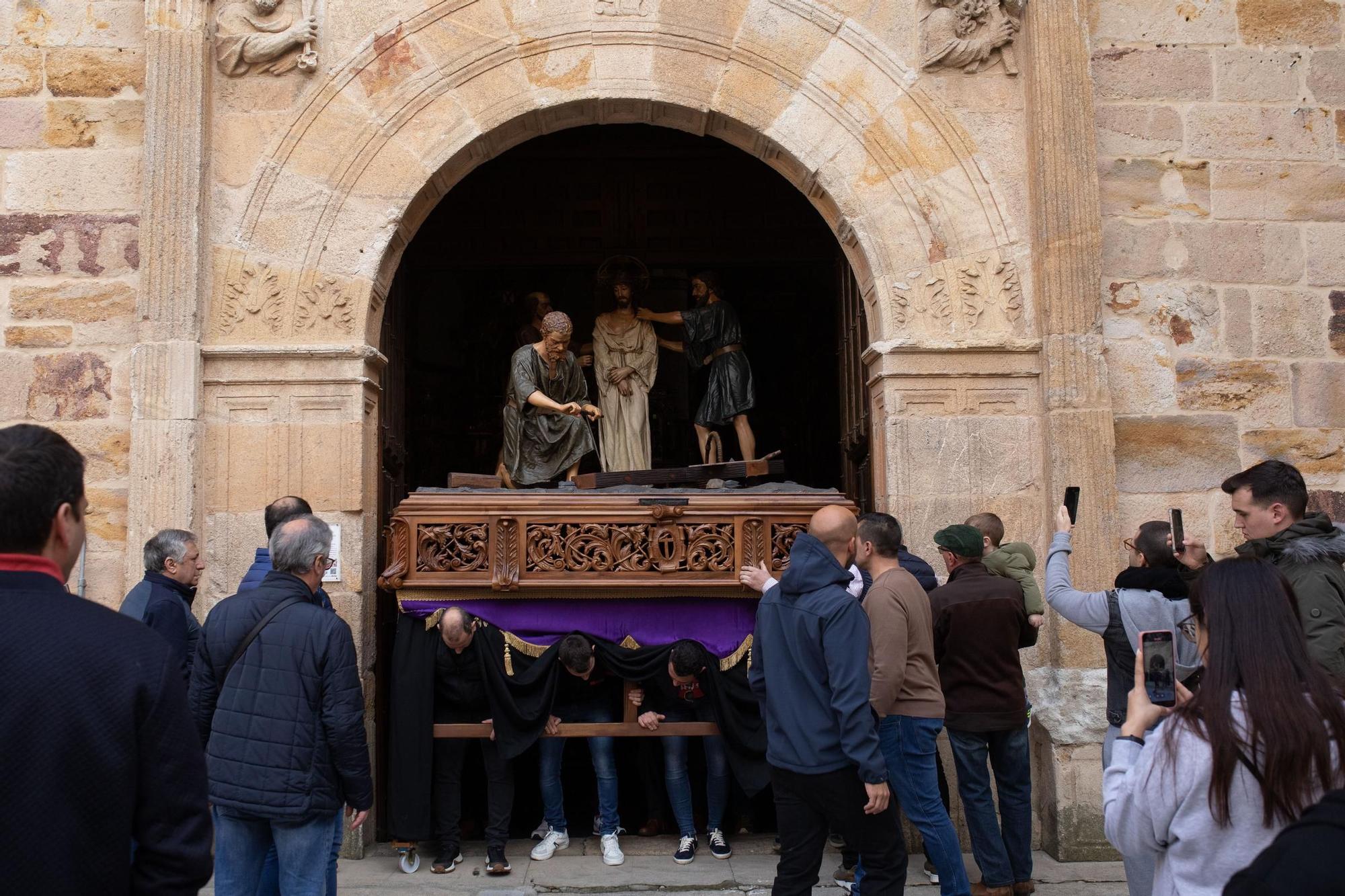 GALERÍA | Así ha sido el traslado de los grupos escultóricos de Zamora a la carpa