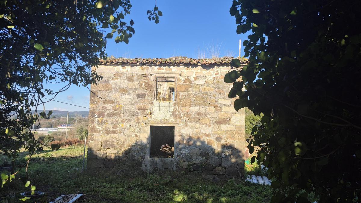 Vista de los restos de las Torres de Cillobre