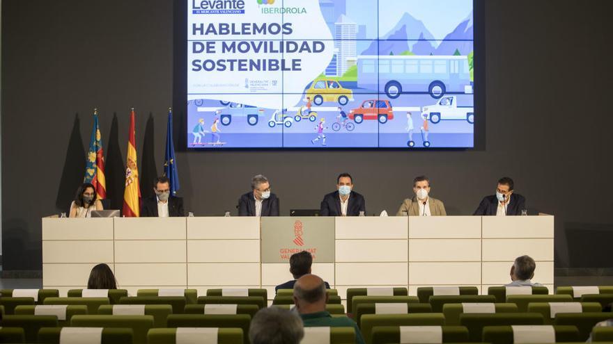 Mesa redonda "Hablemos de movilidad sostenible", organizada por Levante-EMV e Iberdrola