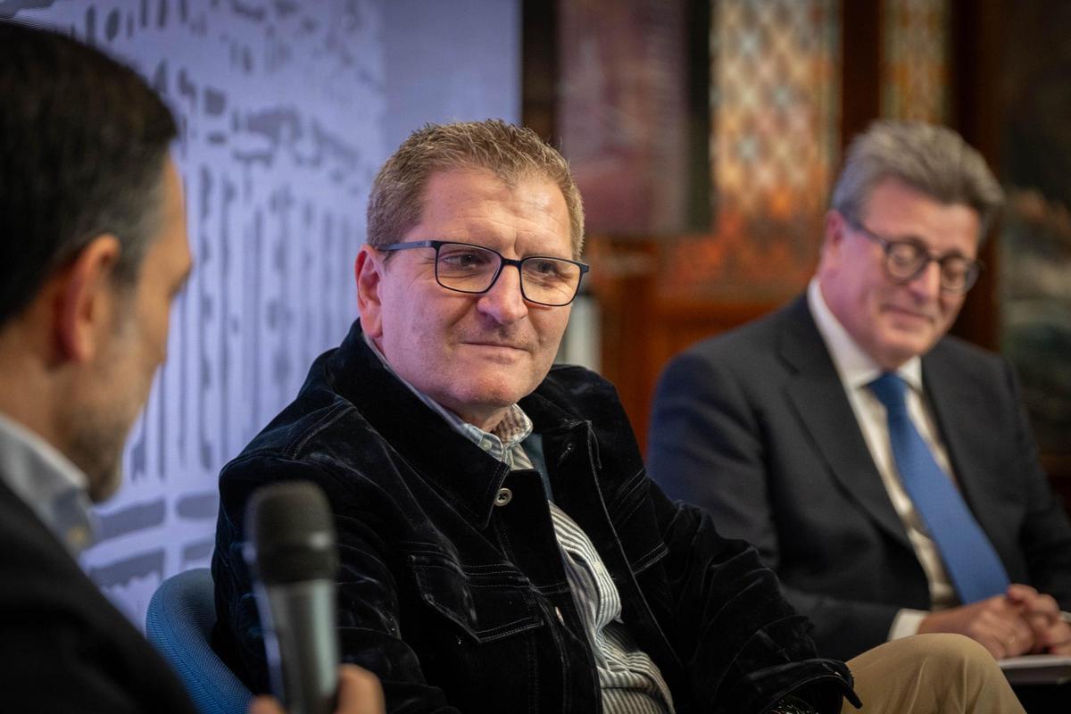 Jorge Dávila presenta su primera novela, 'El anillo de Faride'