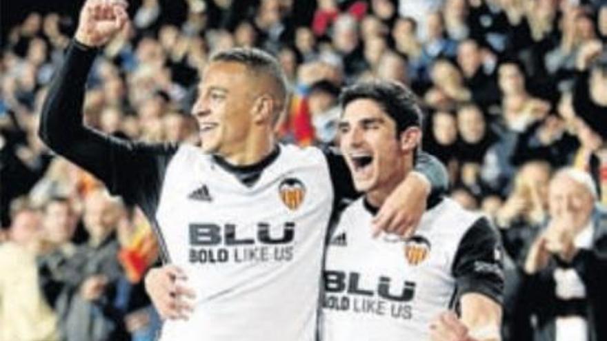 Un cabezazo de Rodrigo pone tercero al
Valencia