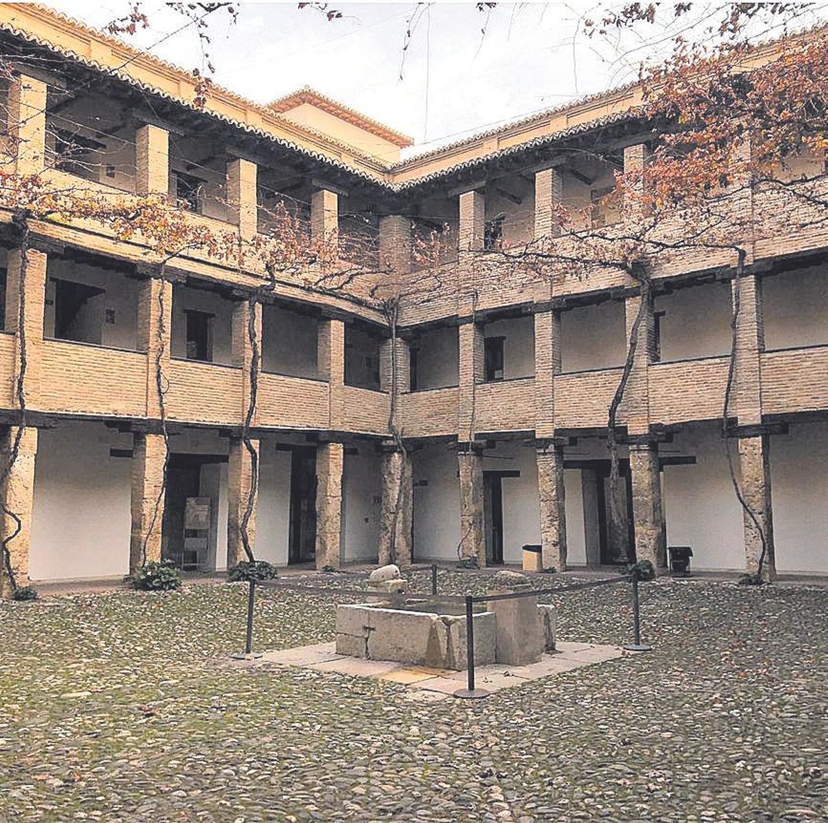 Recreación del funduq del yacimiento de San Esteban, un edificio que proporcionaba alojamiento a viajeros y comerciantes y cuyos restos han sido objeto del estudio.