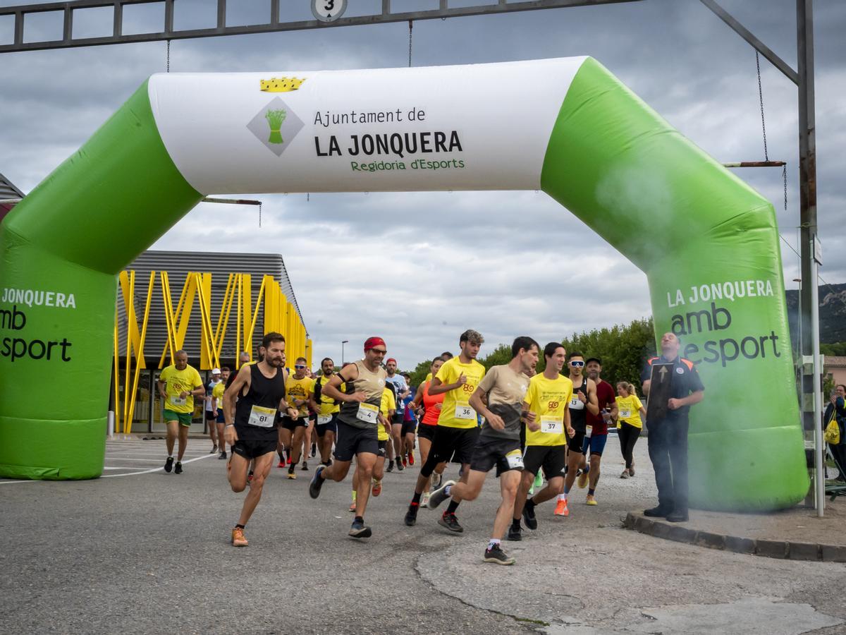 El pas de la cursa per la Jonquera.