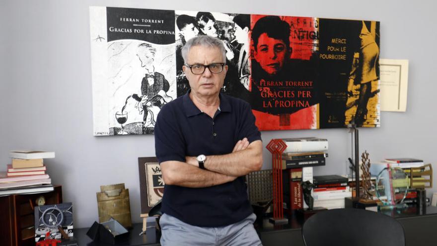 Ferran Torrent, que acaba de publicar «Poder contar-ho», en su casa de Sedaví