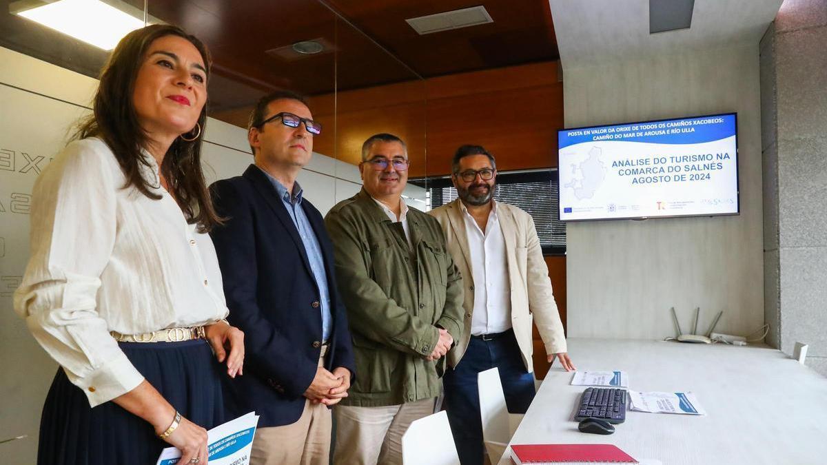 Autoridades comarcales en una comparecencia. | Iñaki Abella