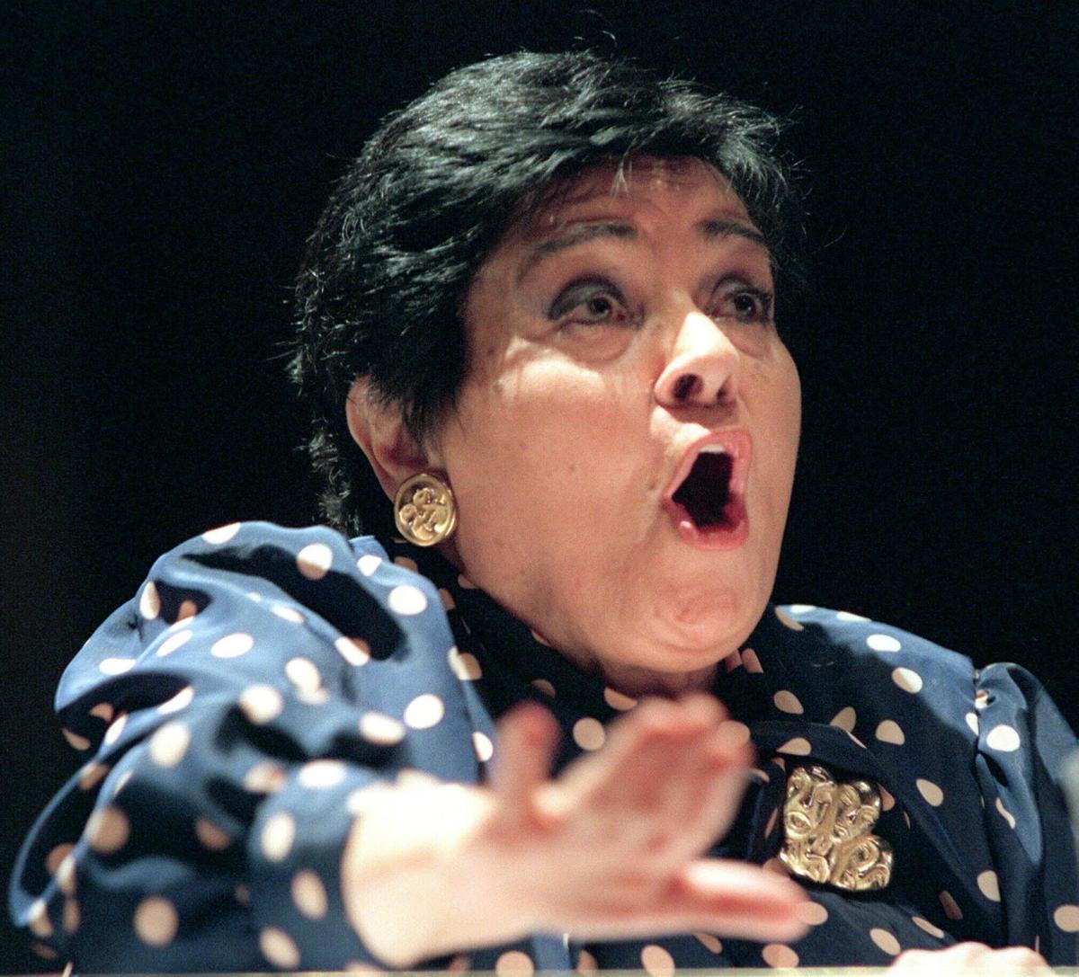 Fotografía de archivo de la soprano catalana Victoria de los Angeles, tomada durante una de las clases magistrales que impartió a dieciséis alumnos de la Escuela Superior de Canto de Madrid en 1999.