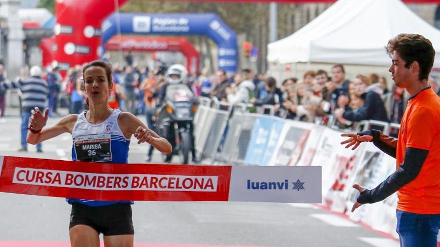 La santvicentina Marisa Casanueva, guanyadora de la Cursa dels Bombers, a Barcelona