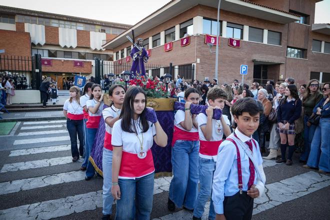 Fotogalería | La procesión del colegio Santa Teresa de Badajoz, en imágenes