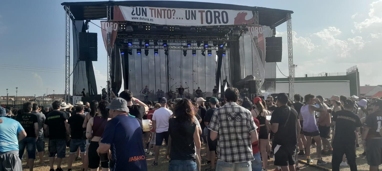 GALERÍA | La primera jornada del Festival "Vintoro" llena Toro de rock, "fuego" y un gran ambiente