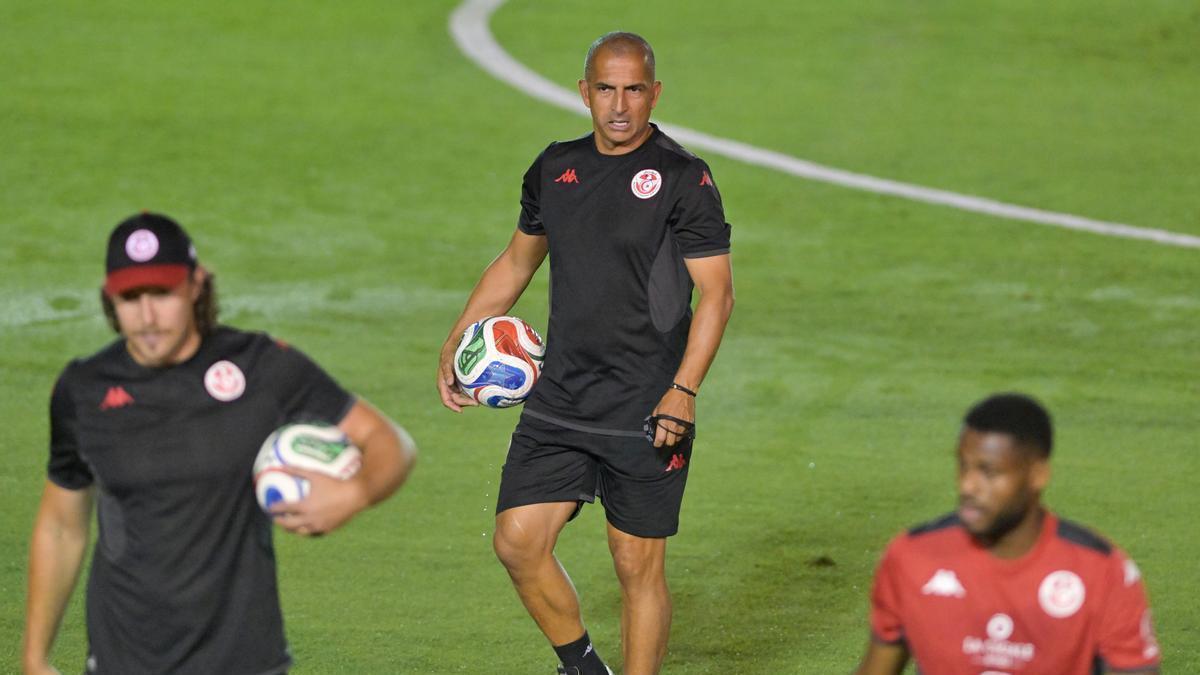 Sabri Lamouchi, durante un entrenamiento de su equipo el pasado 9 de junio