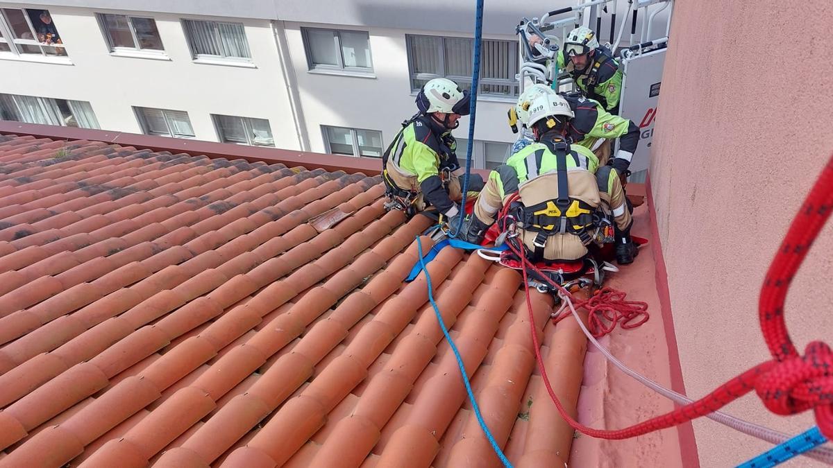 Rescate de los bomberos en la calle San Diego