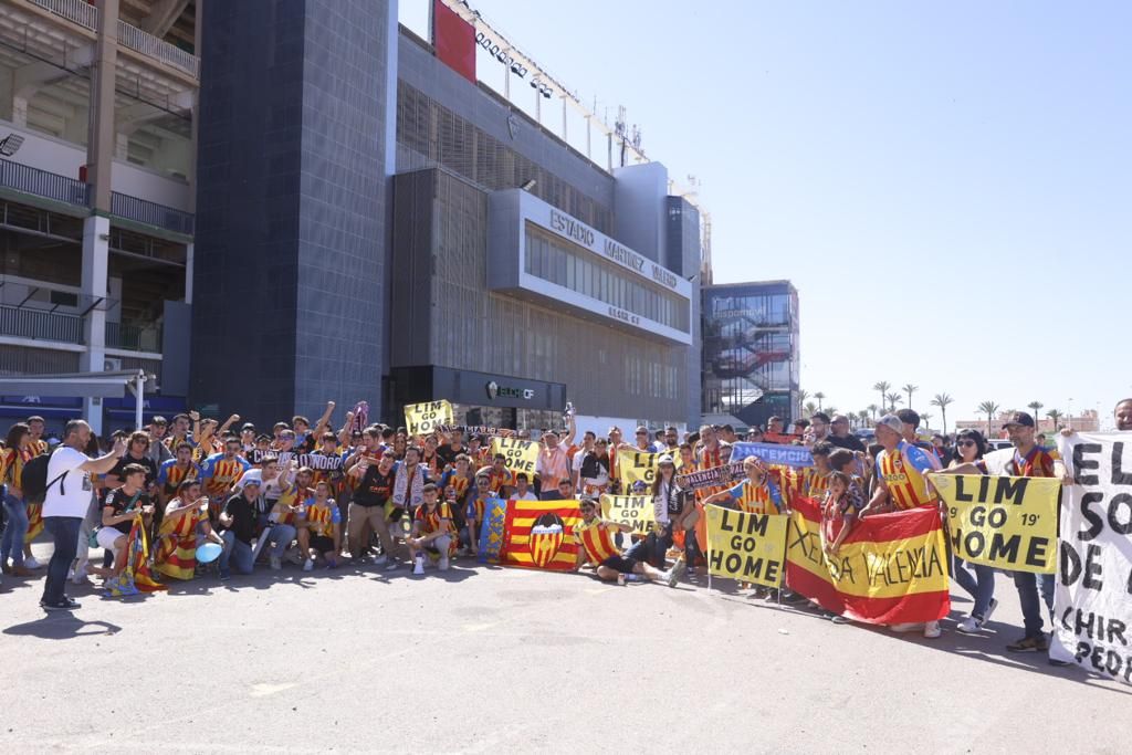 La afición del Valencia CF ante el Elche