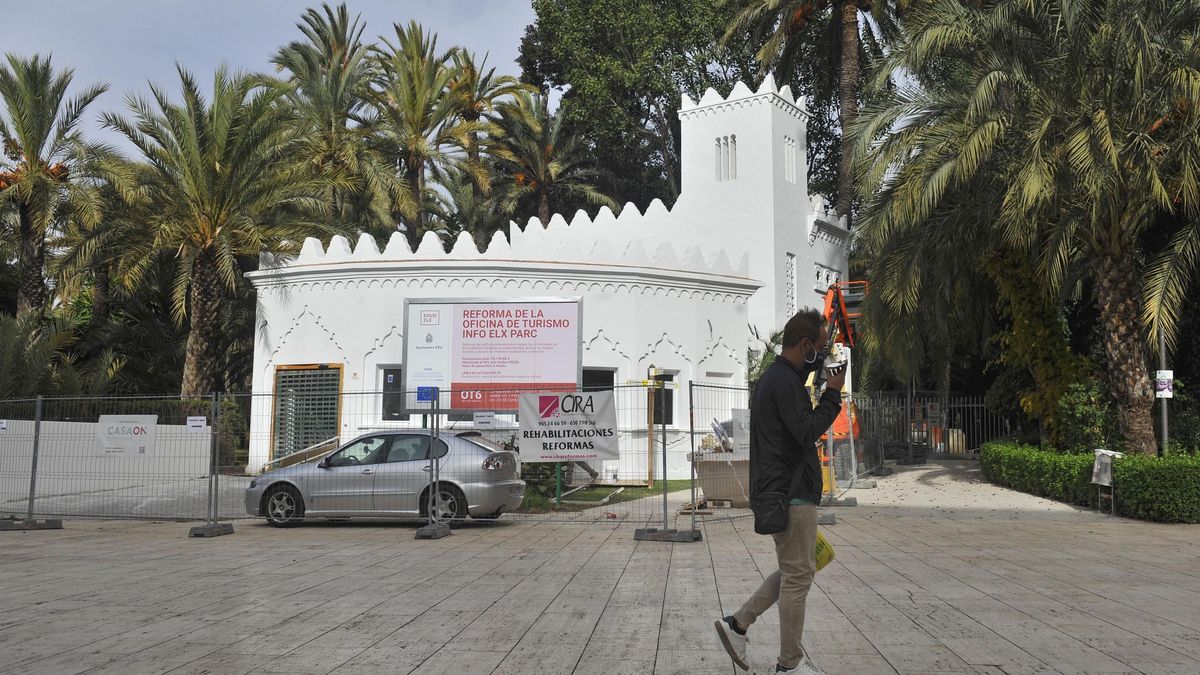 The facade of the Tourist Office has been completely white for days. | MATÍAS SEGARRA The facade of the Tourist Office has been completely white for days. | MATÍAS SEGARRA