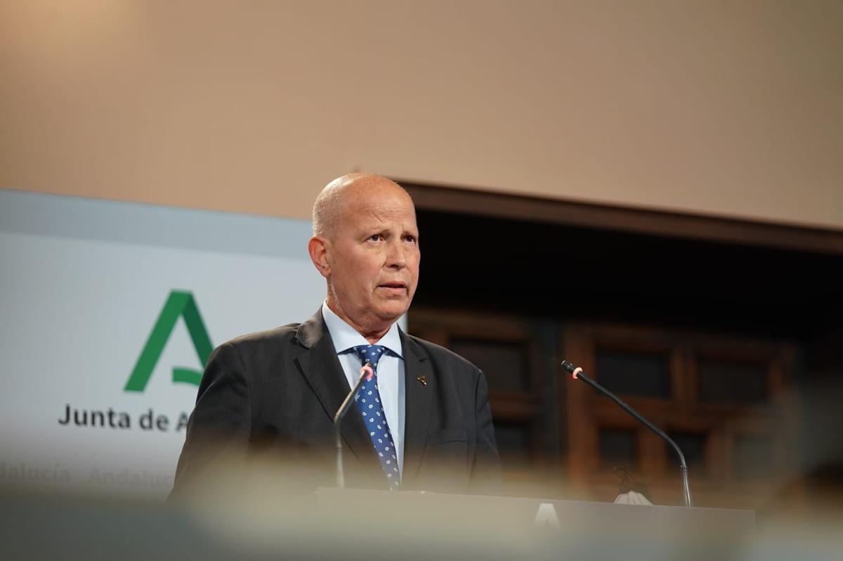 Javier Imbroda, tras el Consejo de Gobierno.