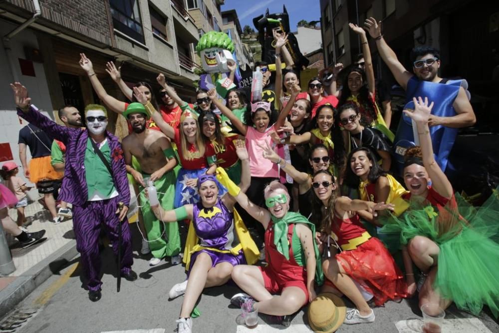 Descenso Folklórico del Nalón 2019: 40 carrozas y más de 4.000 personas