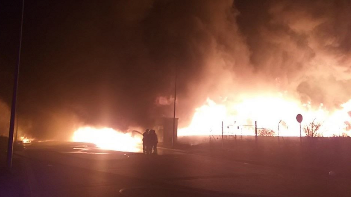 L’incendi de Montornès del Vallès afecta quatre naus industrials