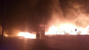 L’incendi de Montornès del Vallès afecta quatre naus industrials