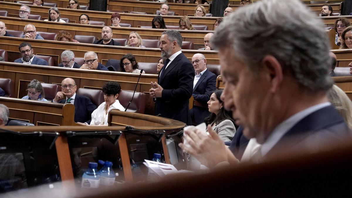 Feijóo y Abascal coinciden en Catalunya con un electorado en disputa y en plena ofensiva por Ceuta