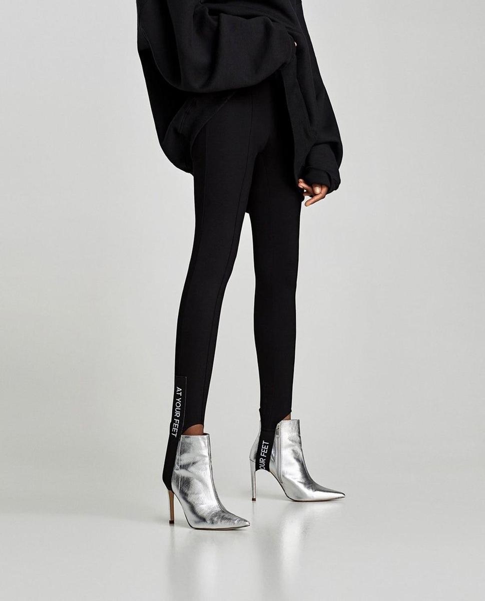 Legging fuseau con texto de Zara